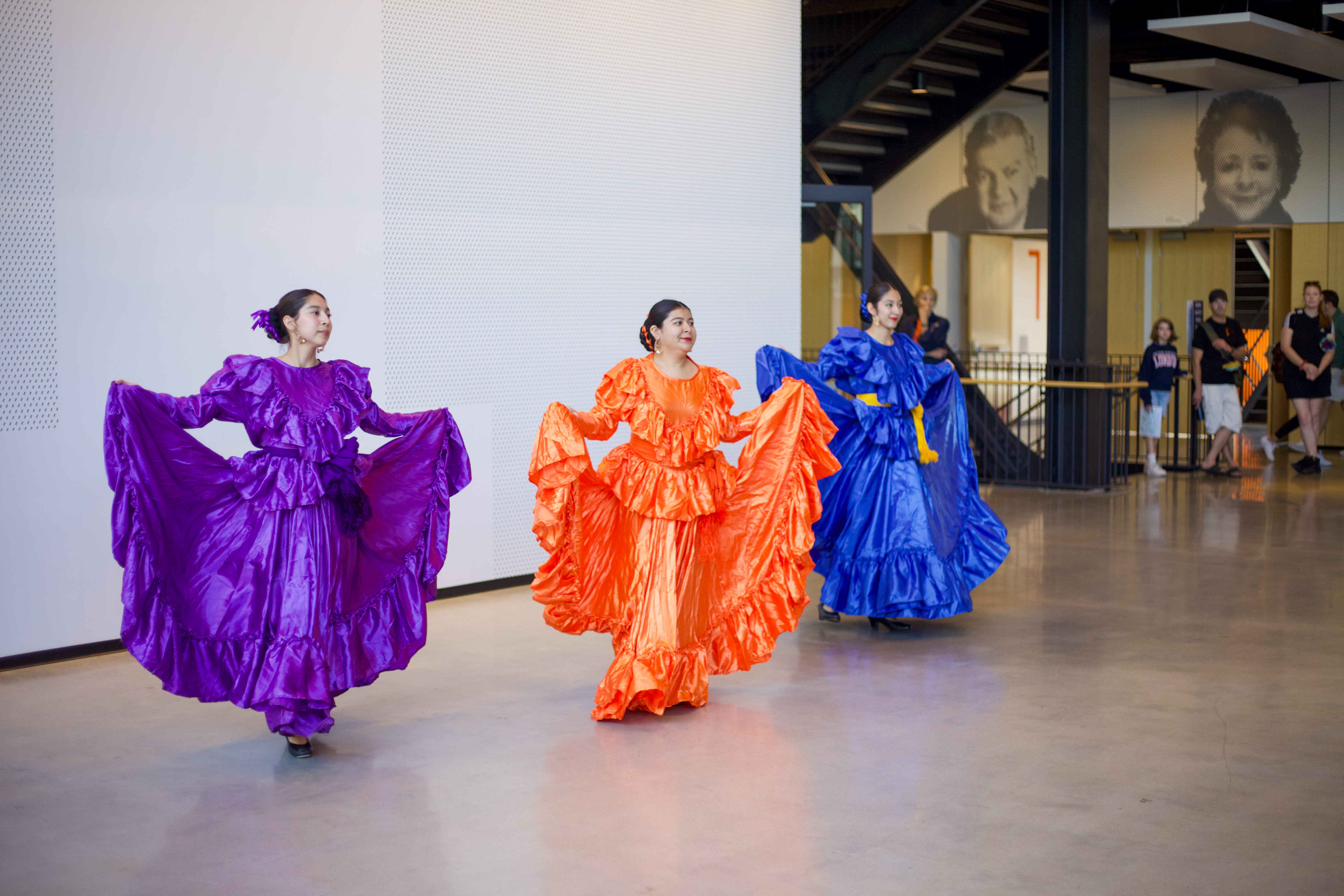 Ballet Folklorico UIUC Dance and Music Group